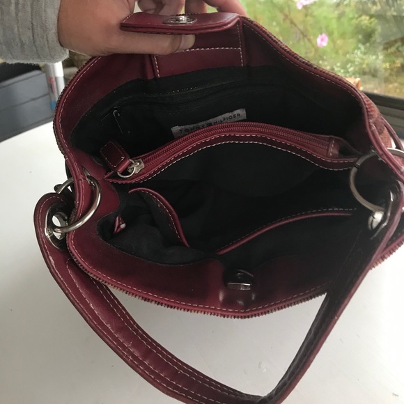 Tommy Hilfiger Handbag *EUC *Trending for FALL🍁 - Picture 13 of 14